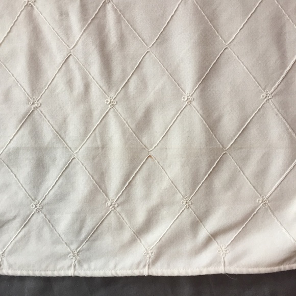 Full Size Cream bedskirt w/ embroidered pattern - Picture 9 of 16